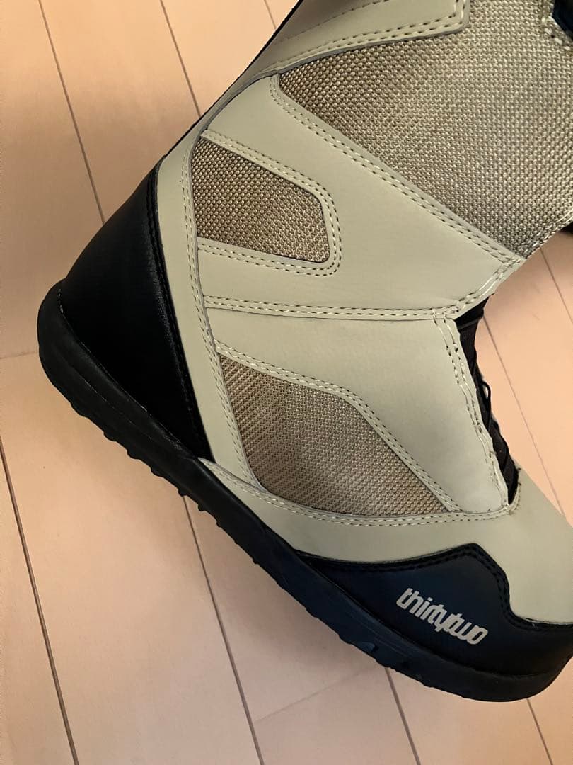 シーズン終盤thirtytwo スノボブーツ BOAシステムダブルBOA US8