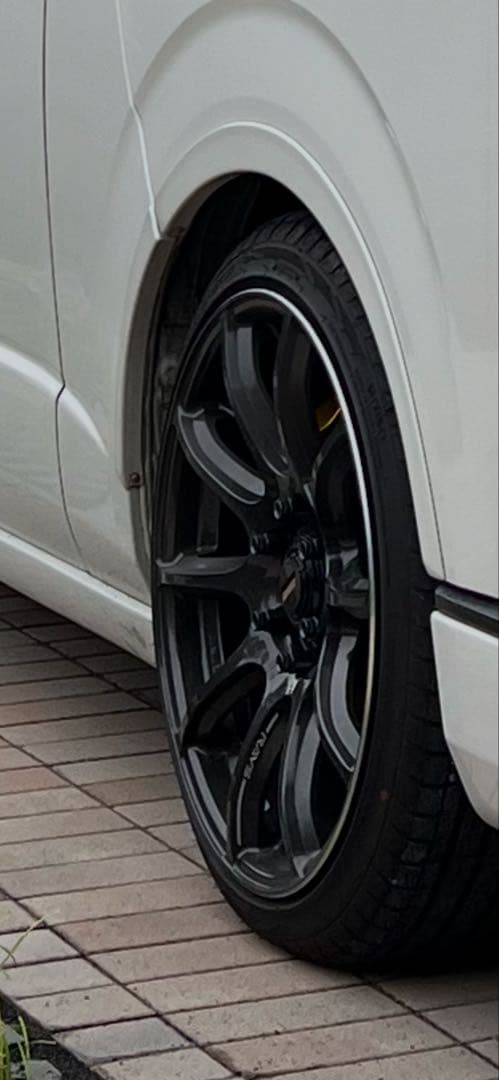 ハイエース　エセックス　ブレーキ　キャリパーカバー　キャンディイエロー