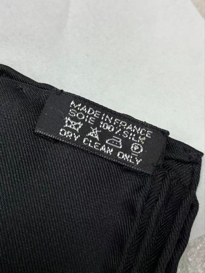 未使用品　エルメス シルクスカーフ カレ90 空は自由 渡鳥 黒色 ブラック