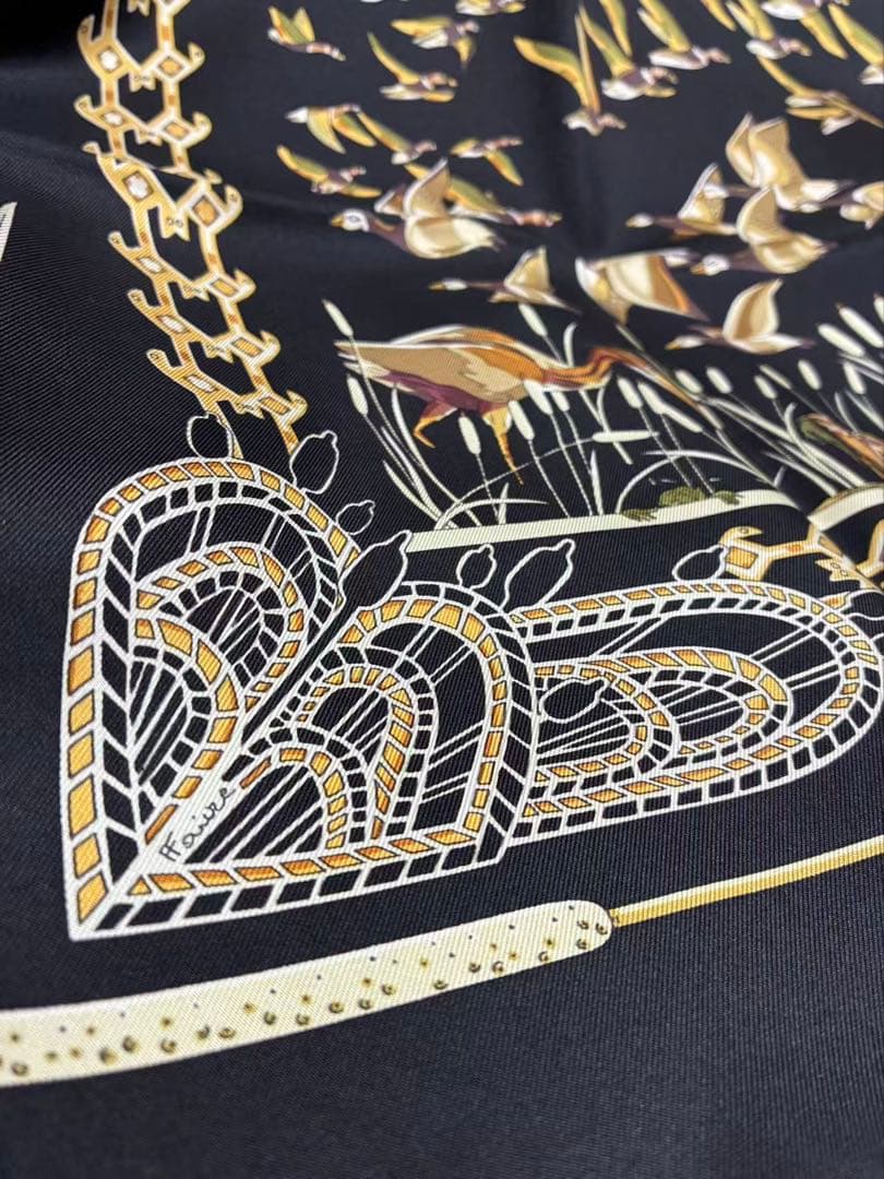 未使用品　エルメス シルクスカーフ カレ90 空は自由 渡鳥 黒色 ブラック