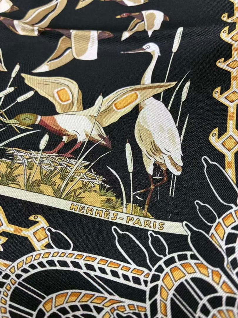 未使用品　エルメス シルクスカーフ カレ90 空は自由 渡鳥 黒色 ブラック
