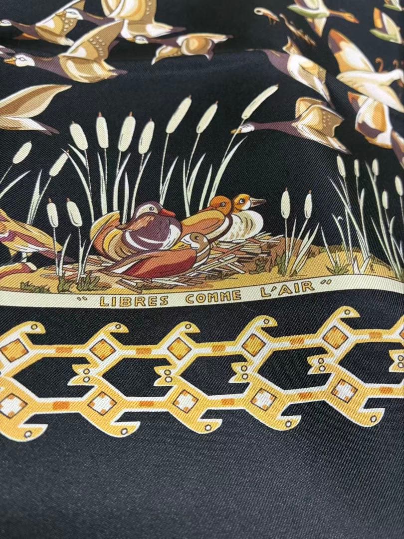 未使用品　エルメス シルクスカーフ カレ90 空は自由 渡鳥 黒色 ブラック