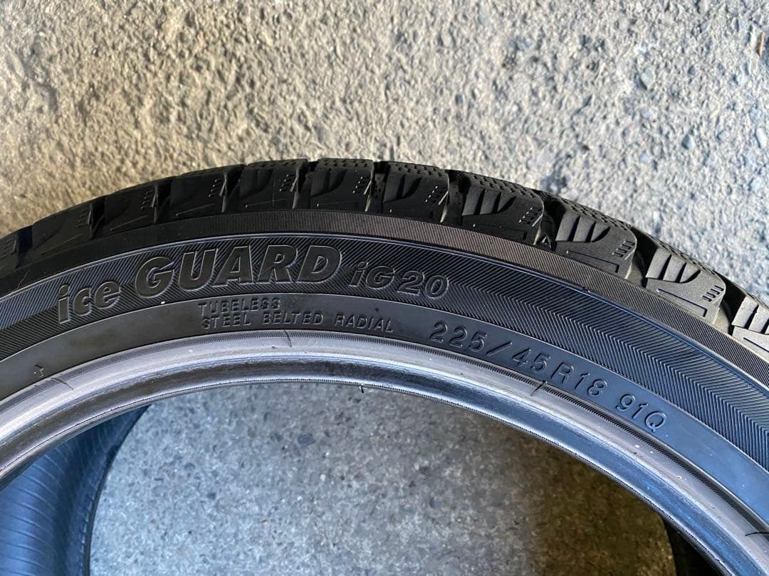 YOKOHAMA ICEGUARD 225/45/18. 2本セット送料込み