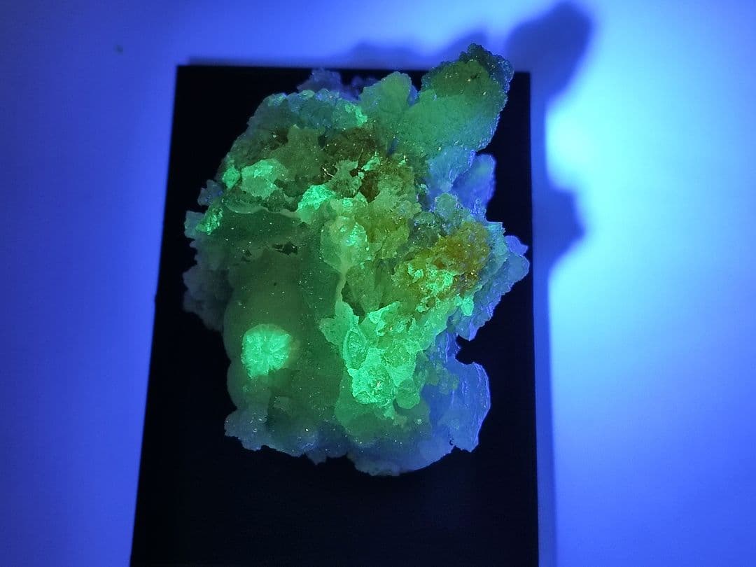 パワーストーン　天然石　原石　蛍光鉱物　ジンカイト　64g　No.158