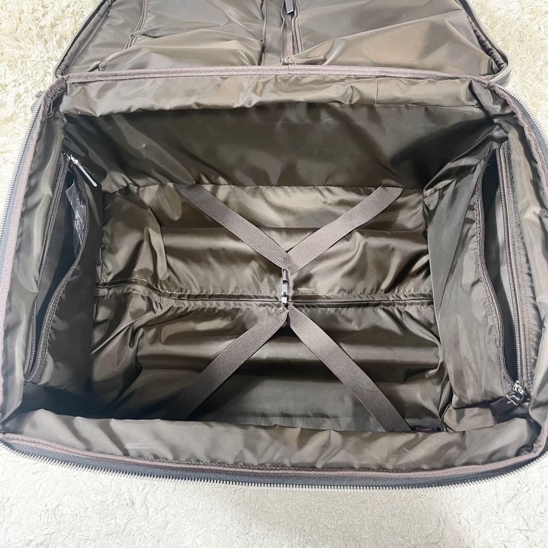 ✨美品 トゥミ 激レアキャリーケース アニマル柄 レザー 南京錠 大容量