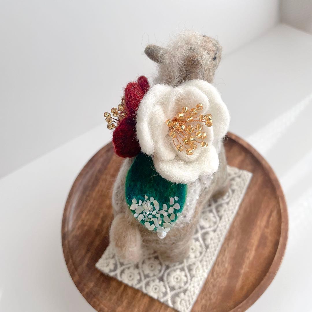 2026年（令和八年）干支置き物　椿を乗せた午（馬）ブラウン〜展示中〜