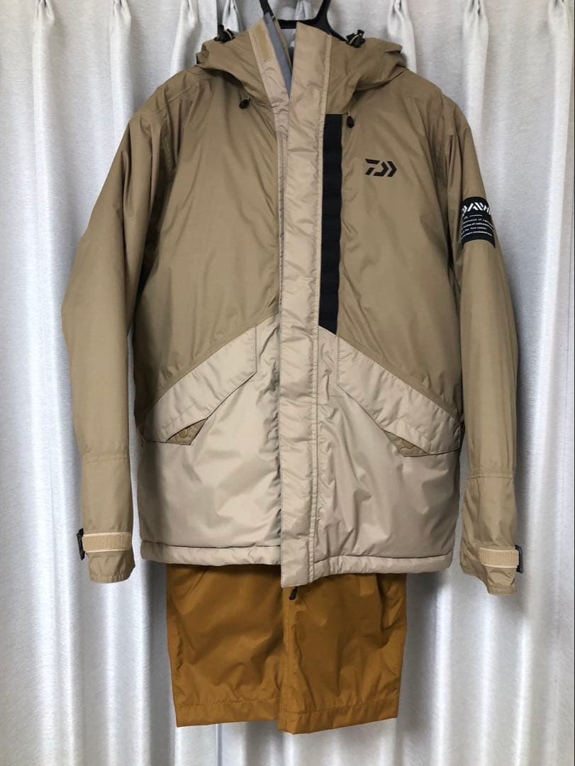 ダイワ　ウインタースーツ上下セットＭ
