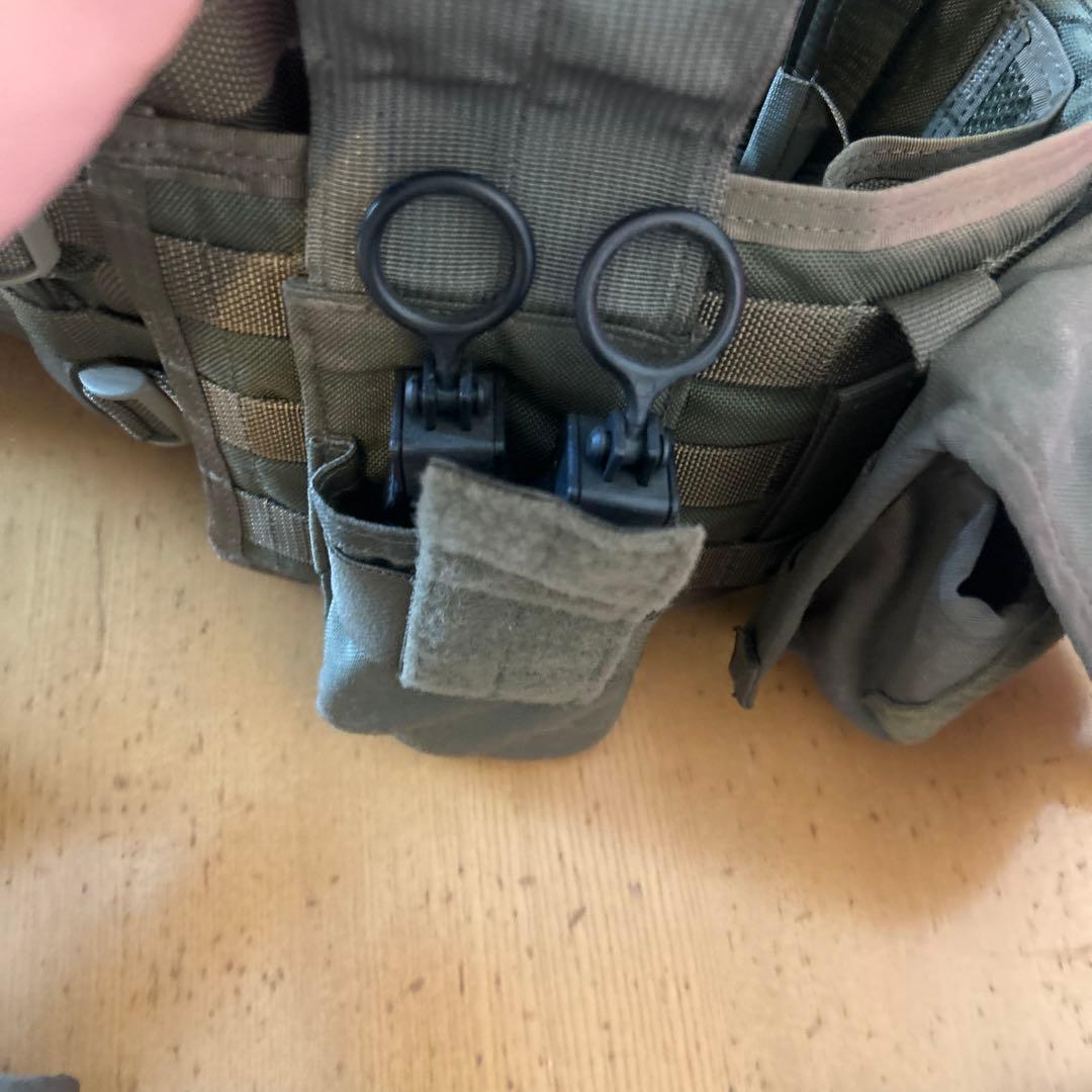 FLYEE プレートキャリア　FBI HRT SWAT