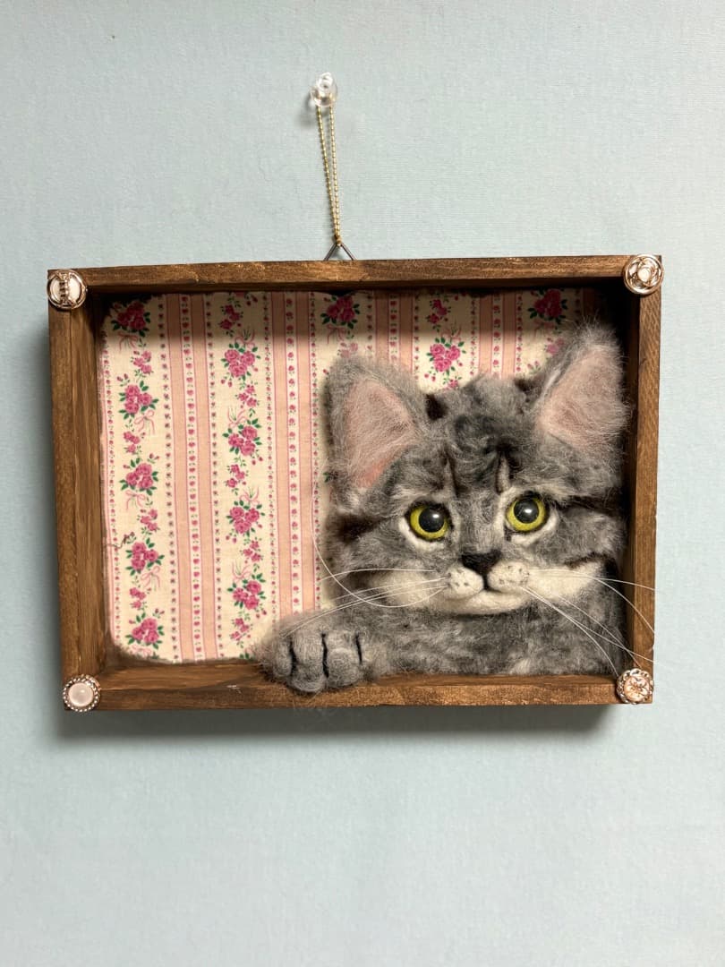 羊毛フェルトサバトラ猫壁掛けオブジェ【ハンドメイド