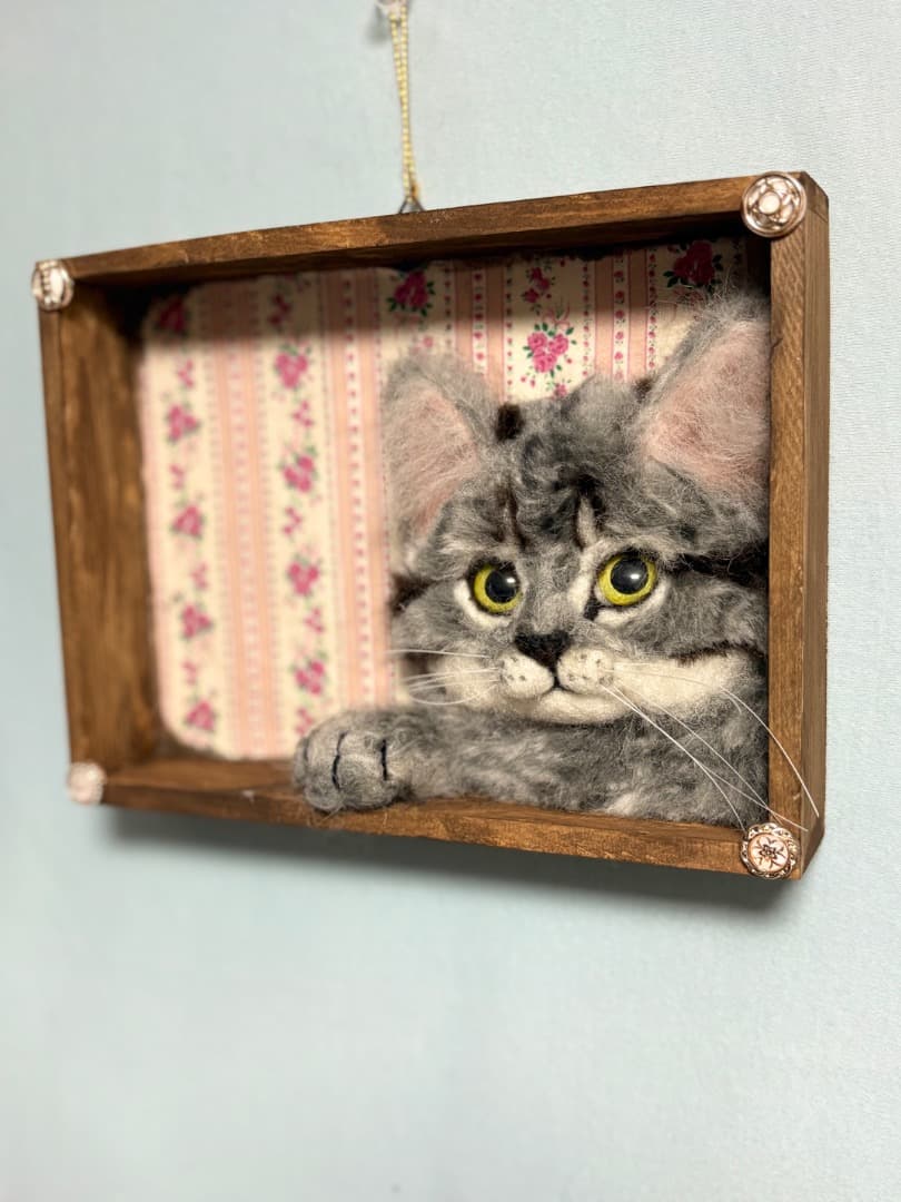 羊毛フェルトサバトラ猫壁掛けオブジェ【ハンドメイド