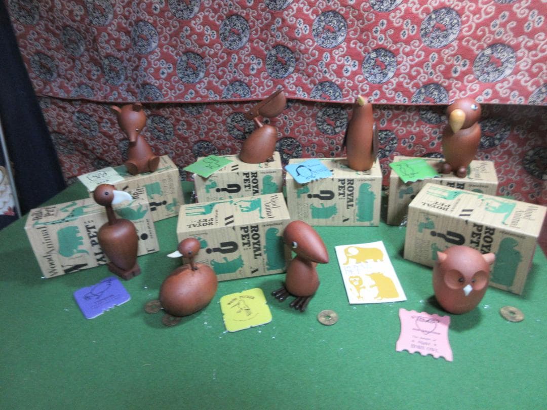 ロイヤルペット　8体セット　木製桜材　　NO2