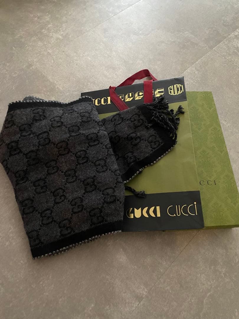 GUCCI GGロゴマフラー 黒/グレー