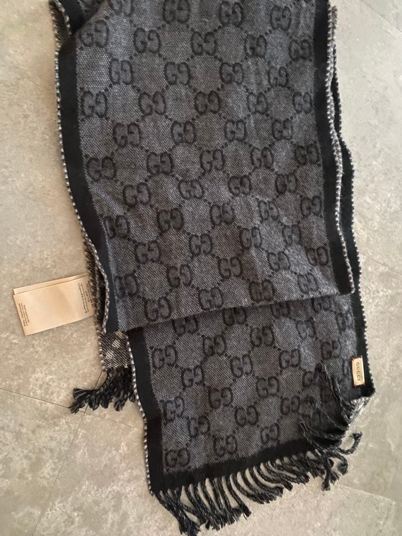 GUCCI GGロゴマフラー 黒/グレー