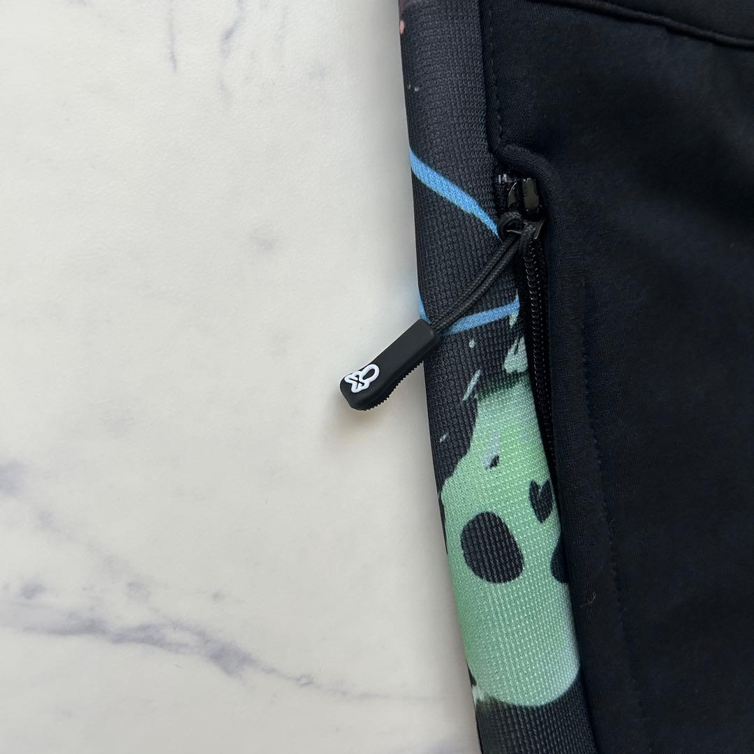 新品タグ付き マークアンドロナ 2025年モデル ハーフパンツ グラフィック