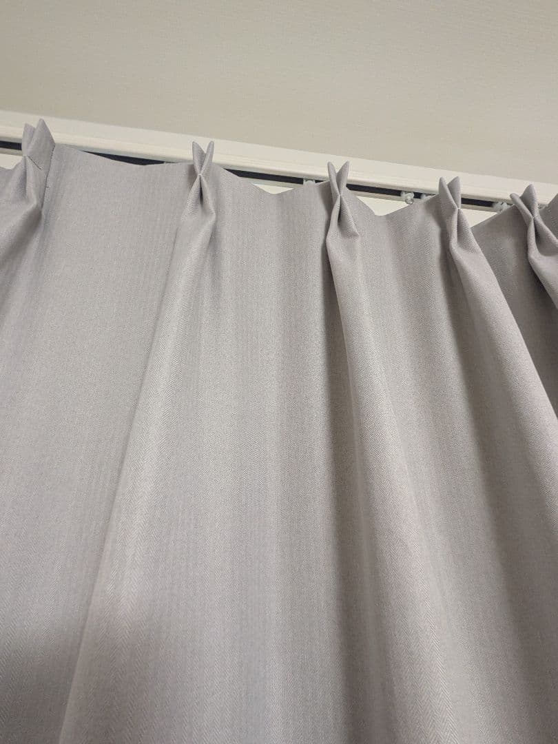 【新品未使用】花柄刺繍レースつきカーテン_完全遮光/遮熱遮断/防音/形状記憶