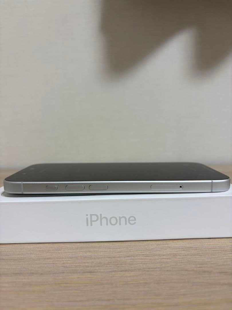 馬彦　Apple iPhone 16 ホワイト 本体 充電ケーブル付き