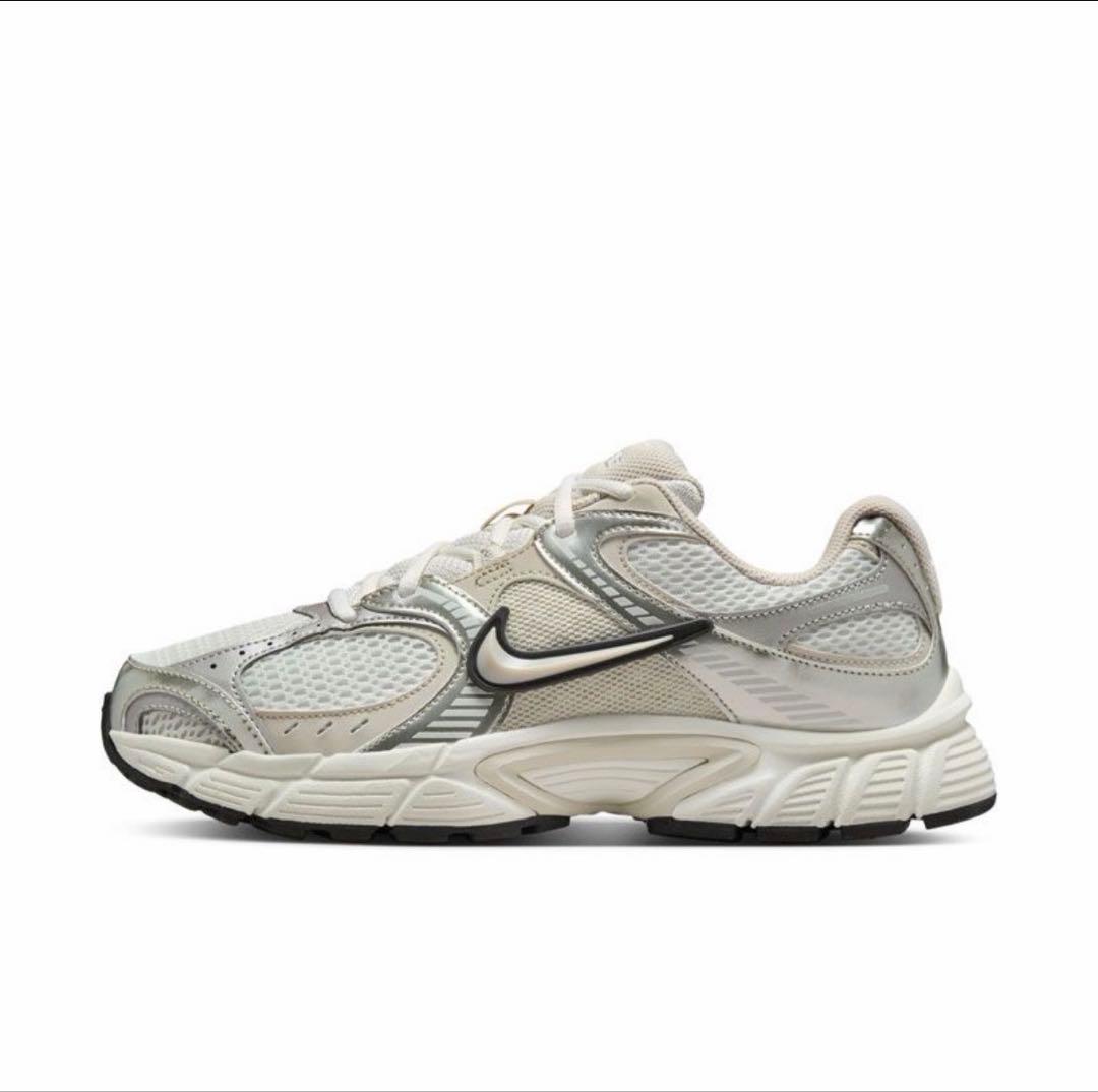 NIKE ウィメンズV5 RNR スニーカー