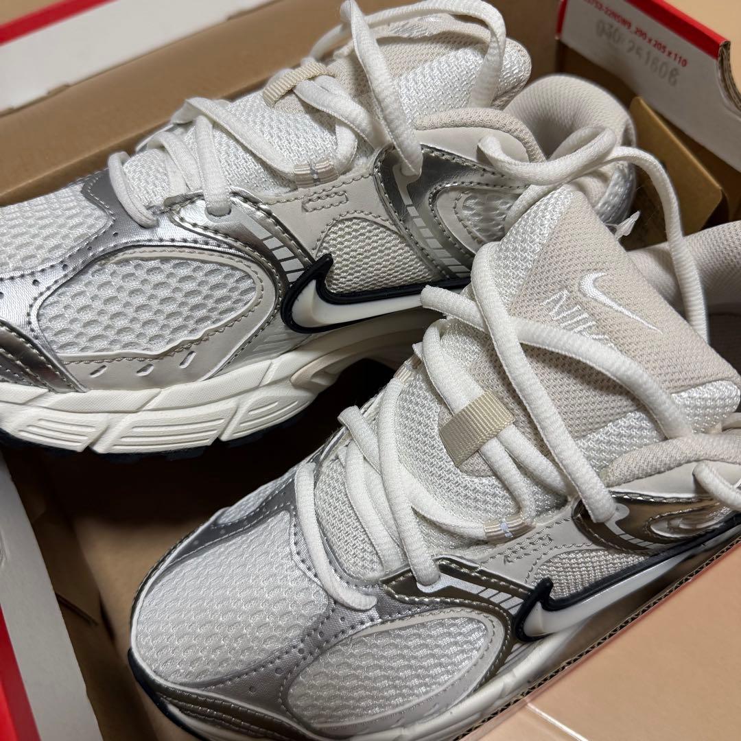 NIKE ウィメンズV5 RNR スニーカー