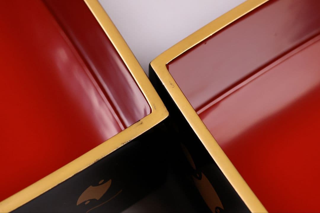 【MA941】輪島塗 宝尽くし蒔絵 二段重 木製漆器 漆芸 重箱 金蒔絵 黒 朱