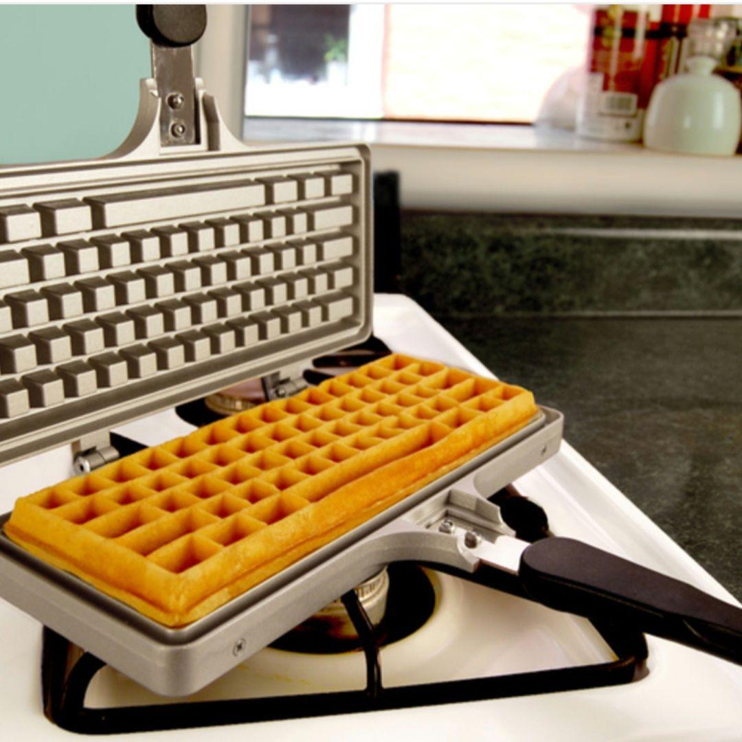 【新品未使用】人気！キーボード型ワッフルメーカー