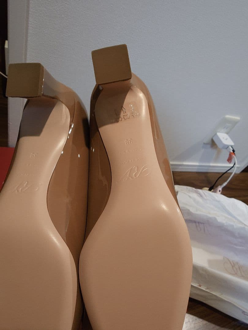 【未使用】Roger Vivier ロジェ ヴィヴィエ　パンプス　38