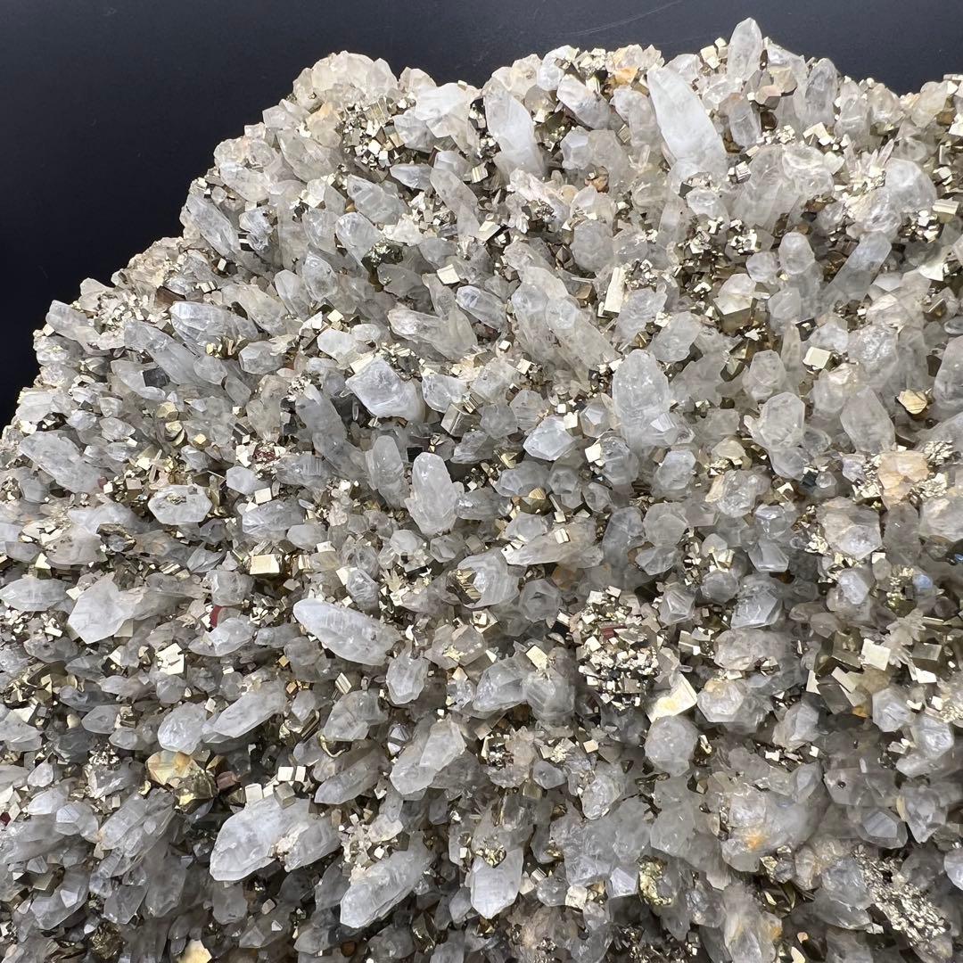 ✨ゴールドの煌めき✨金運招来✨パイライトイン 水晶クラスター 原石 天然石 置物