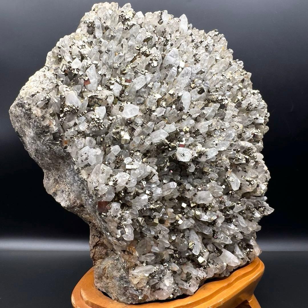 ✨ゴールドの煌めき✨金運招来✨パイライトイン 水晶クラスター 原石 天然石 置物