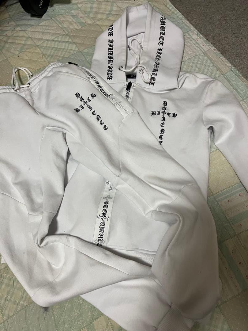 アダムスジャグラー　ホワイトセットアップ