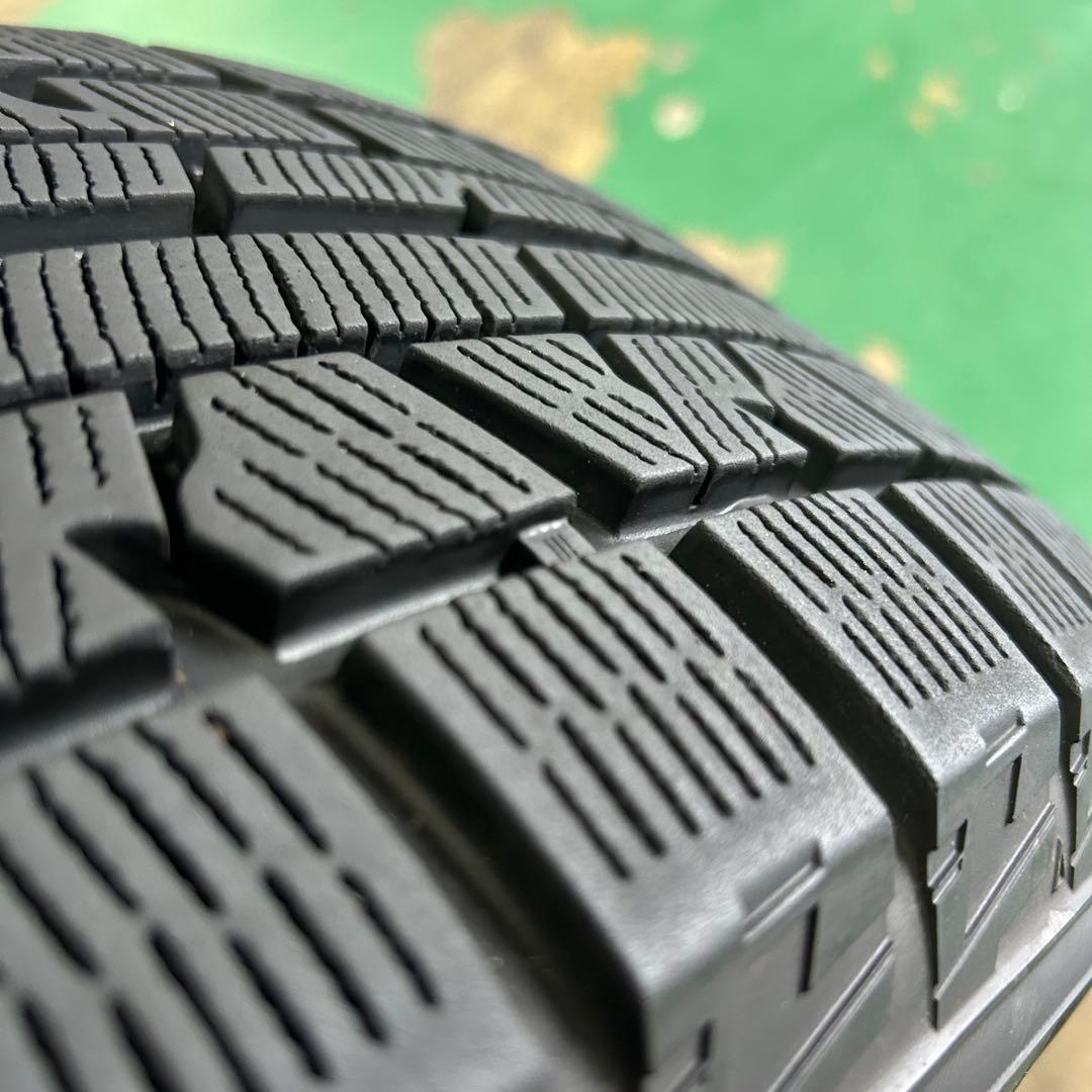 中古スタッドレス215/60R17ヨコハマ4本セット　カローラクロスなど