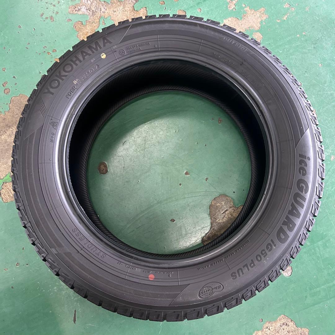 中古スタッドレス215/60R17ヨコハマ4本セット　カローラクロスなど