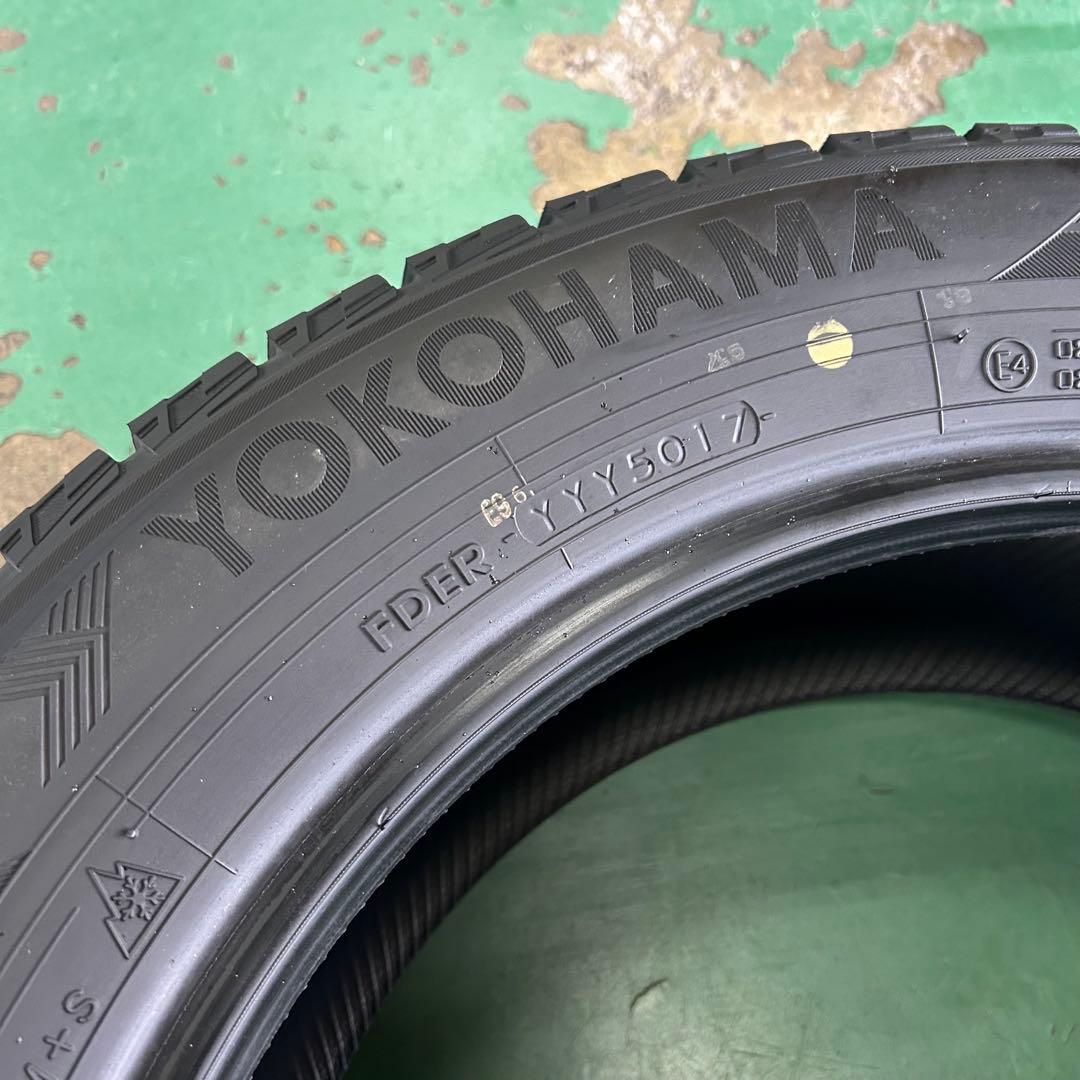 中古スタッドレス215/60R17ヨコハマ4本セット　カローラクロスなど
