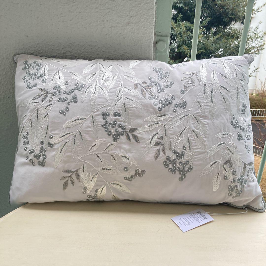 ローラアシュレイイギリス老舗　一面刺繍枕クッション　フェザーパッド　新品