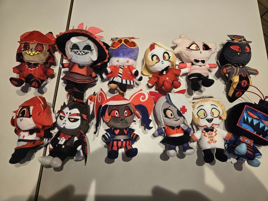 【現在最安値】ハズビン・ホテルへようこそ　おすわりマスコット全12種ラウンドワン