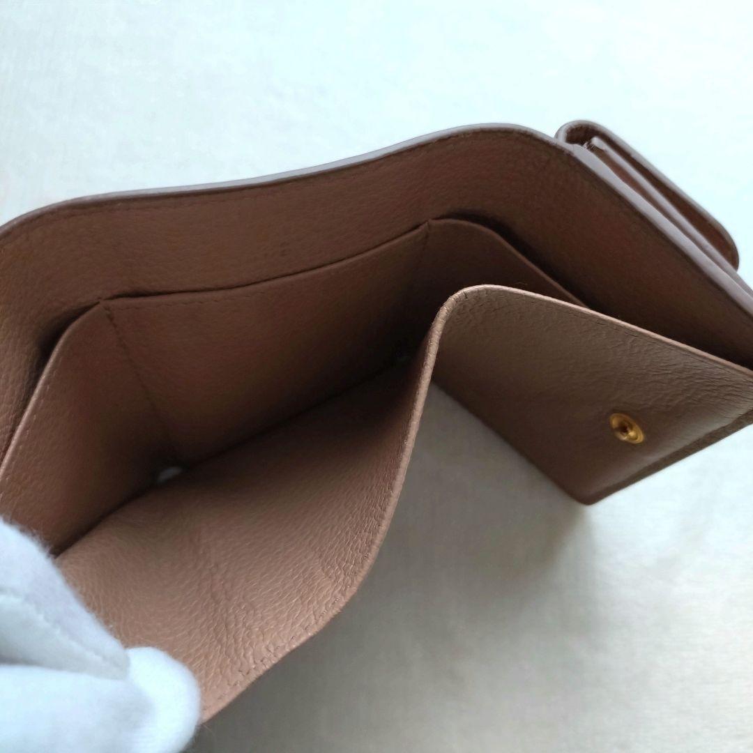 MIUMIU 三つ折り財布 コンパクトウォレット ゴールドロゴ ピンクベージュ