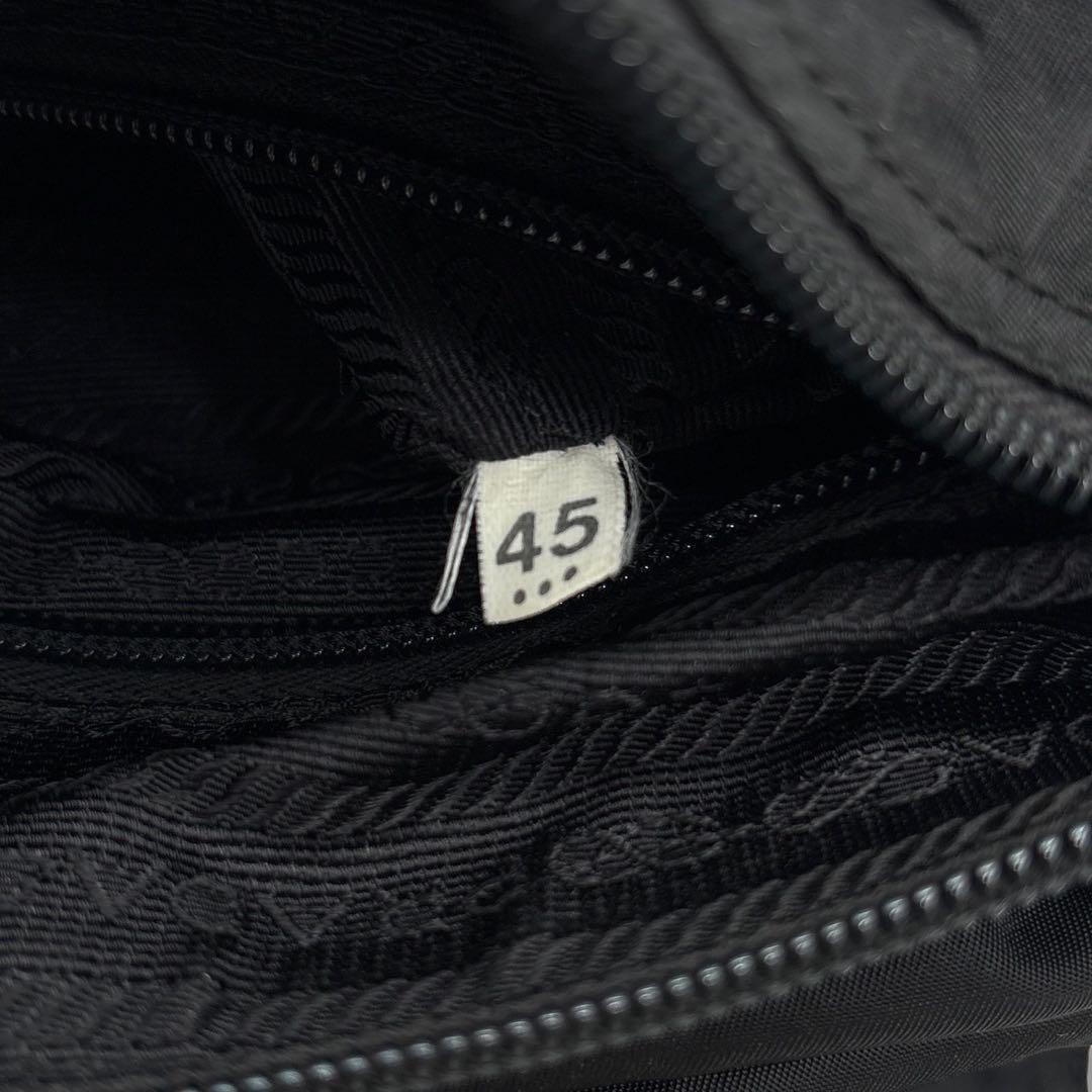 プラダ　メッセンジャーバッグ　ショルダーバッグ　三角ロゴ　白タグ　ブラック