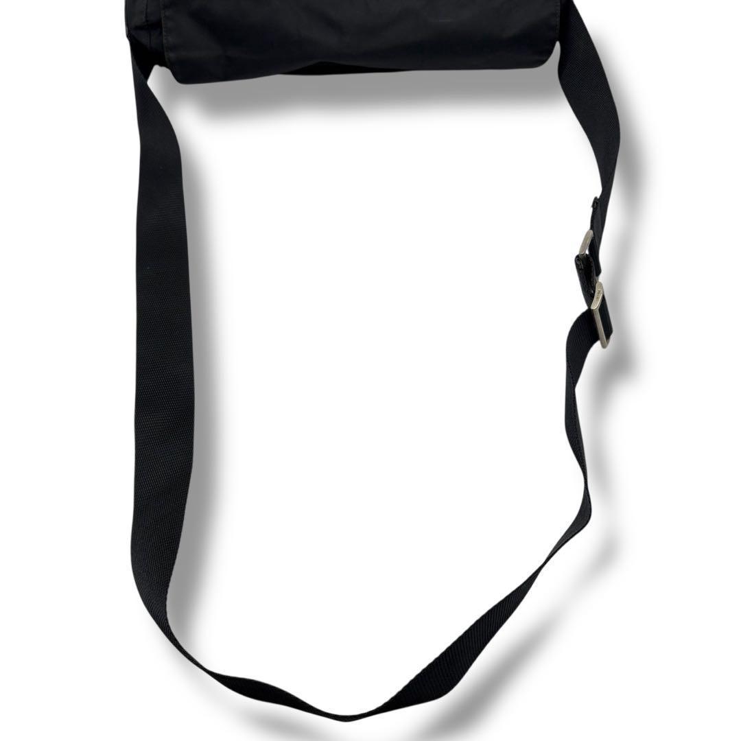 プラダ　メッセンジャーバッグ　ショルダーバッグ　三角ロゴ　白タグ　ブラック