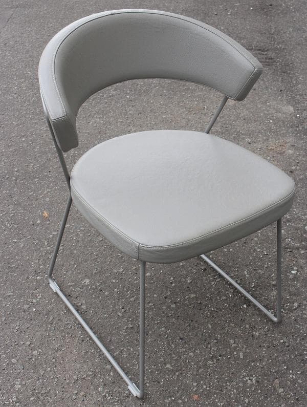 キキララカリガリス コヌビア ニューヨーク ダニングチェア