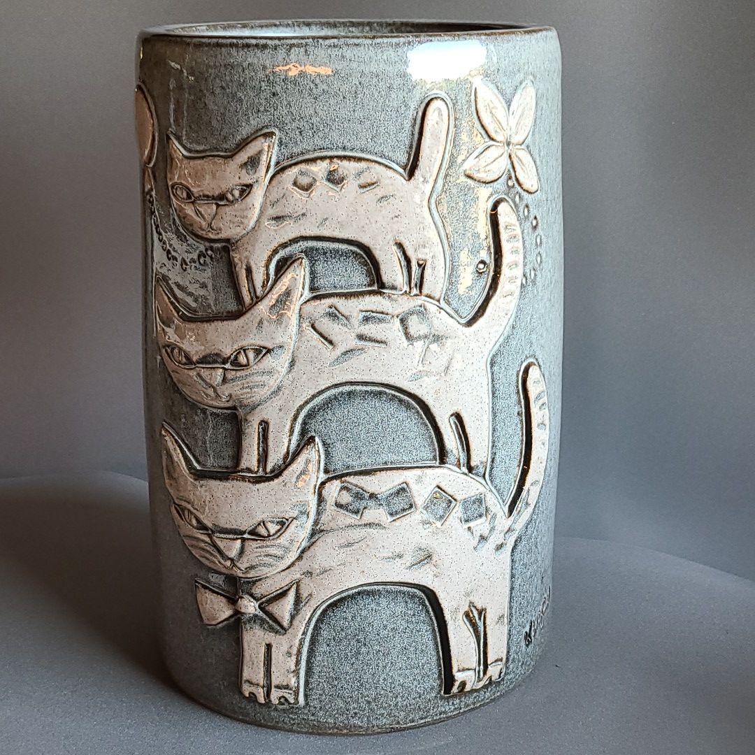 信楽焼傘立て  ねこレリーフ 高さ４４cm