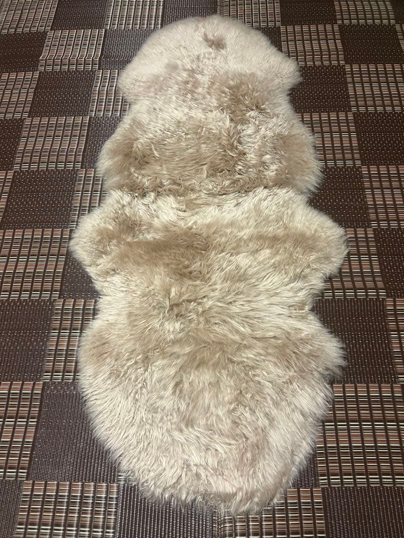 ⭐️①天然羊毛ムートンラグ2匹サイズ　トープ色新品未使用