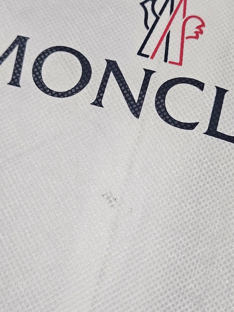 MONCLER 衣類カバー5枚とハンガー1本