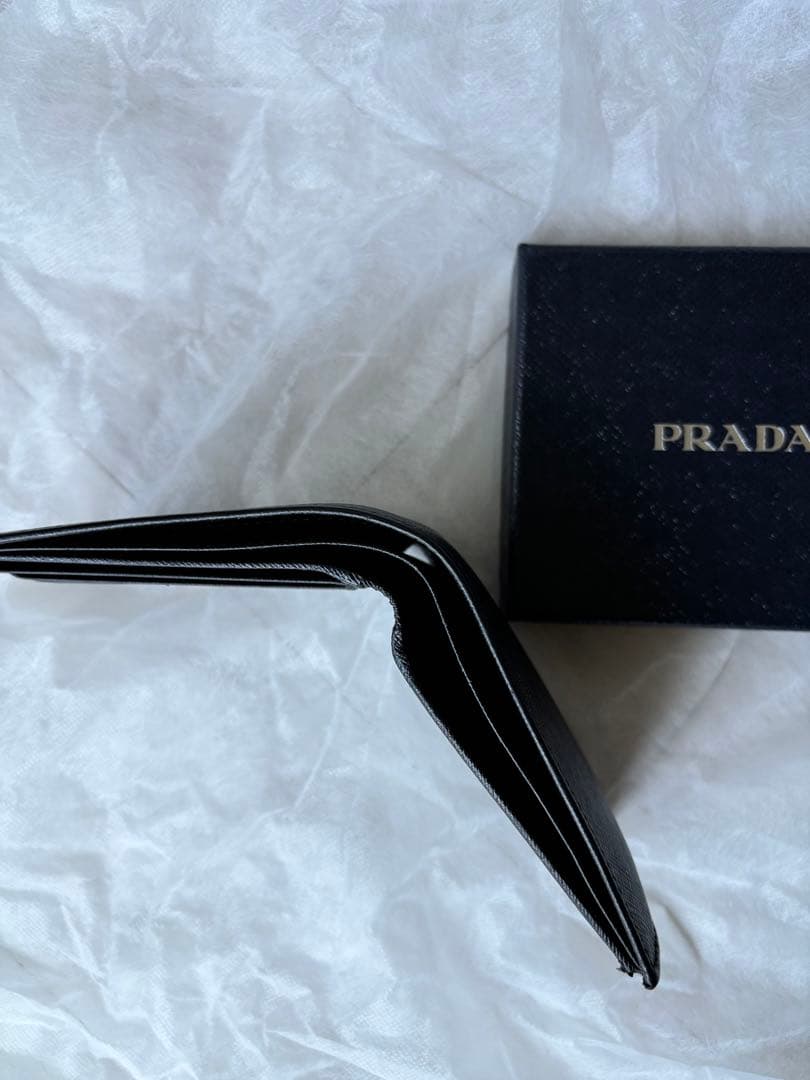 種*様 【特別セール中】プラダ　二つ折り財布　定価65,800円