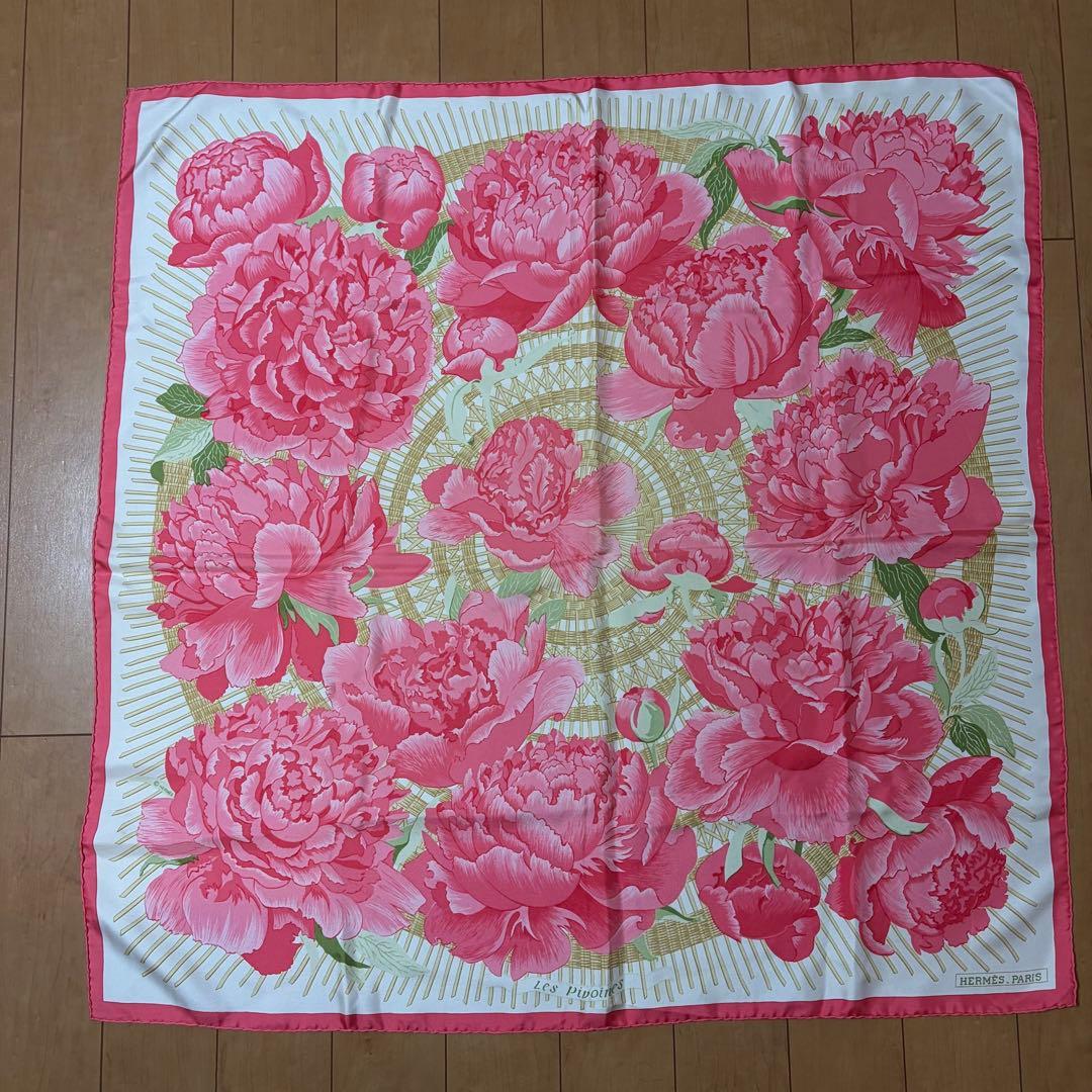 HERMES Les Pivoines シルクスカーフ　カレ90 芍薬