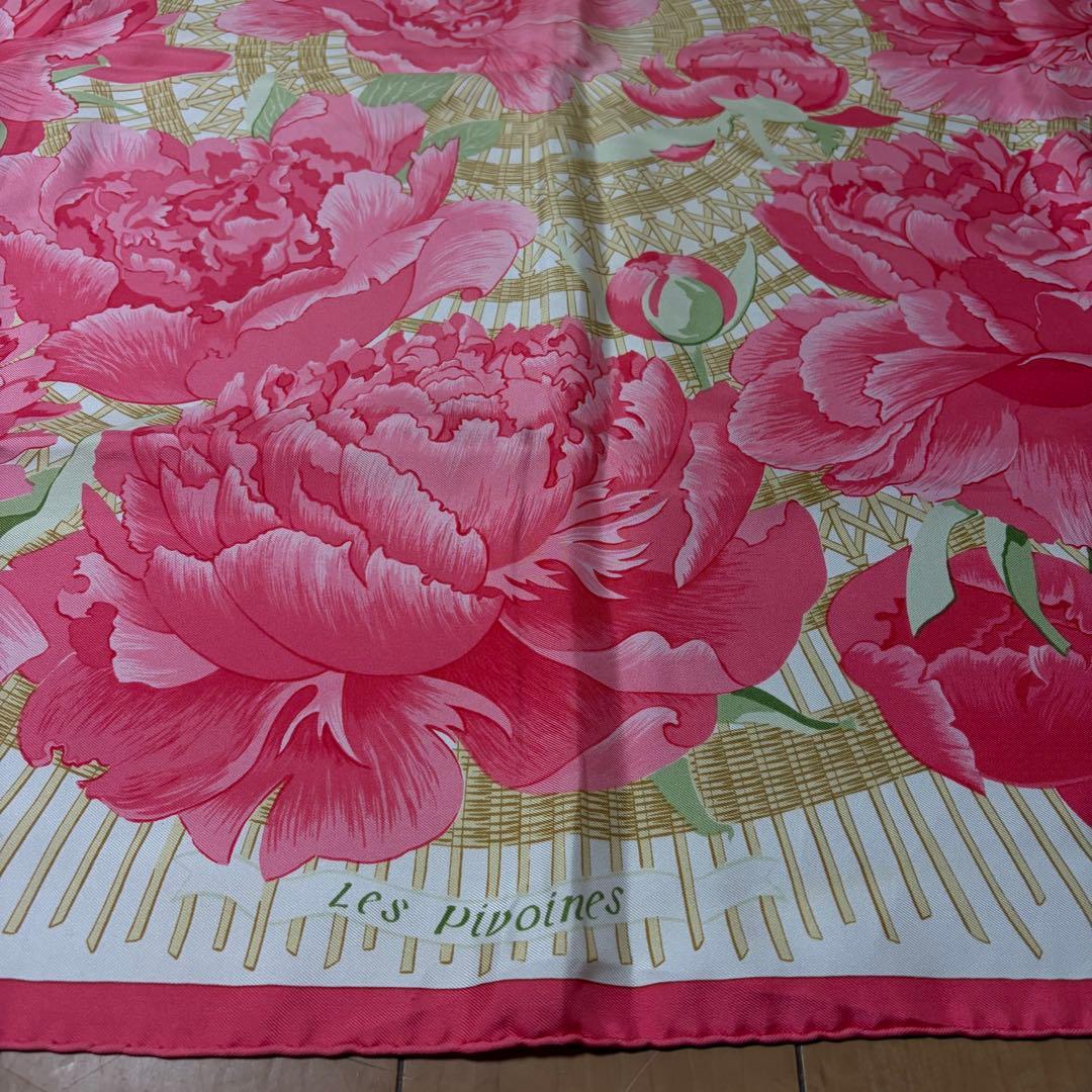 HERMES Les Pivoines シルクスカーフ　カレ90 芍薬