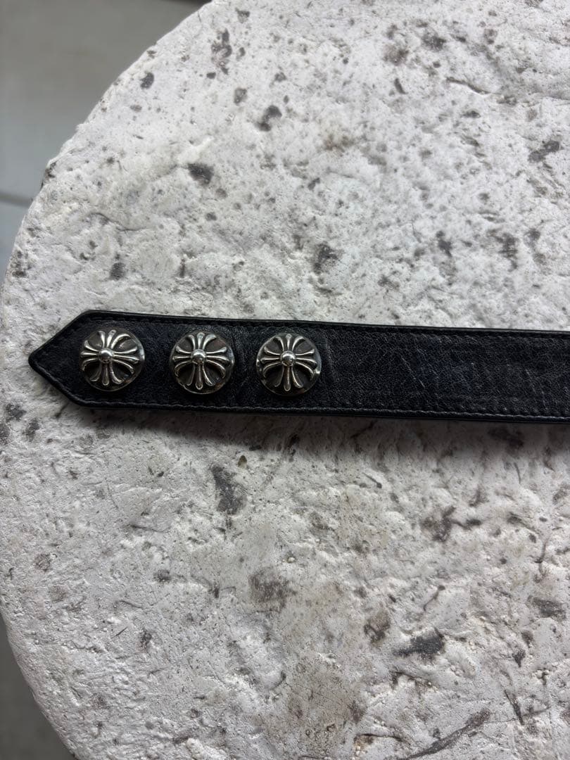 クロムハーツ レザー バングル 3ボタン2スナップ ブレスレット