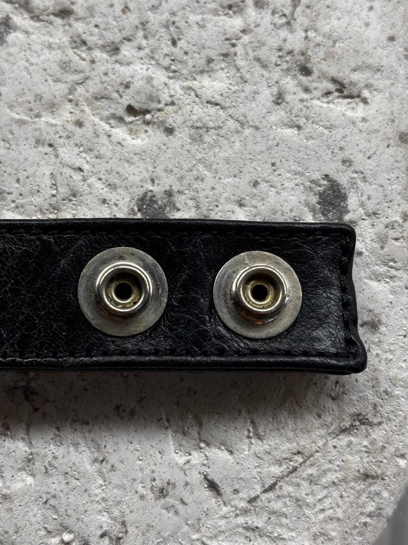 クロムハーツ レザー バングル 3ボタン2スナップ ブレスレット