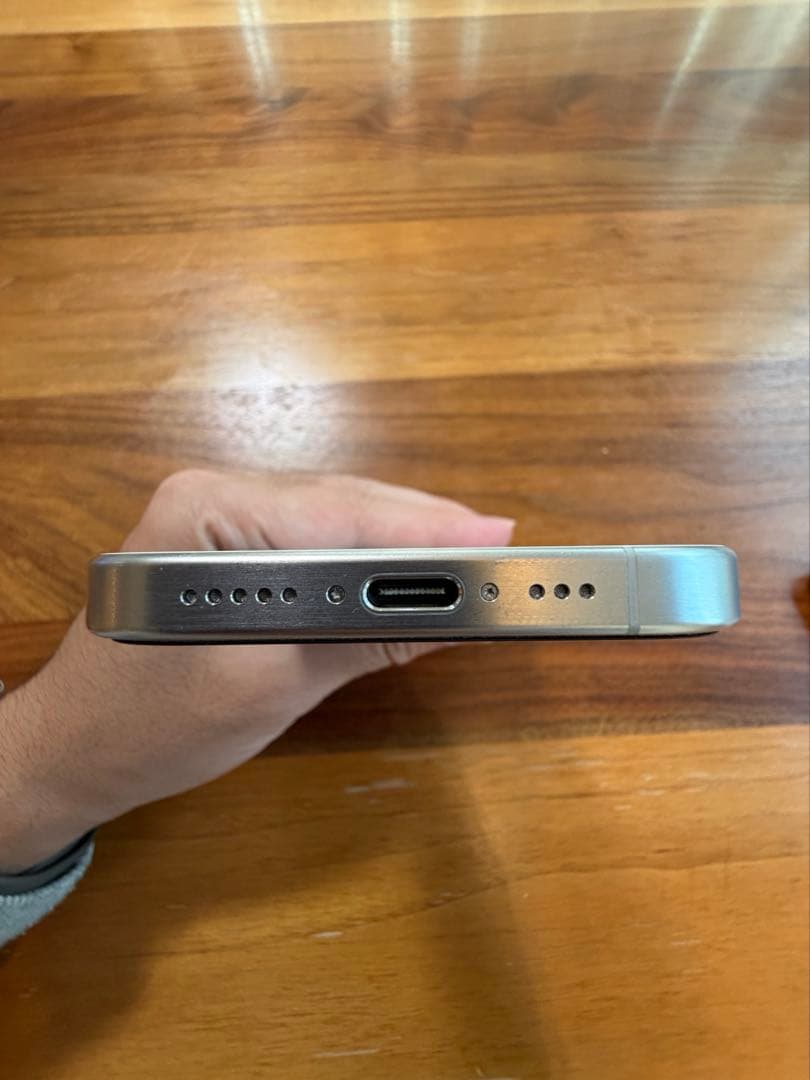 iPhone15Pro ホワイトチタニウム