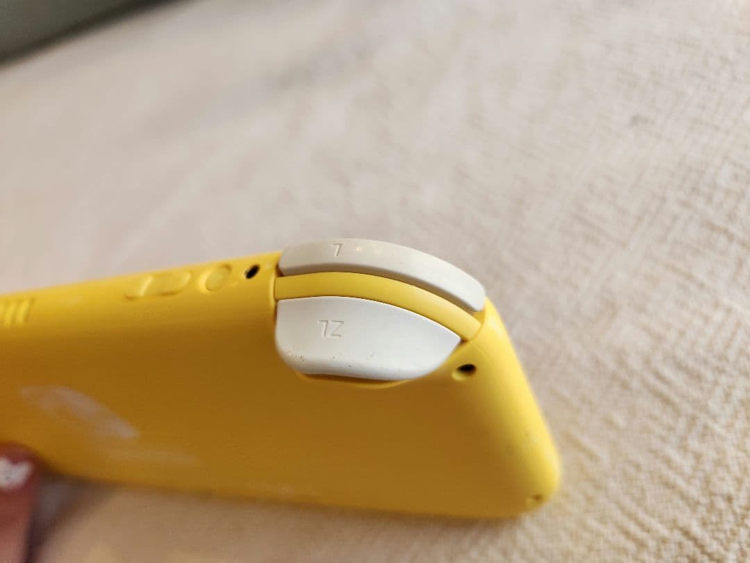 Nintendo Switch Lite 黄色