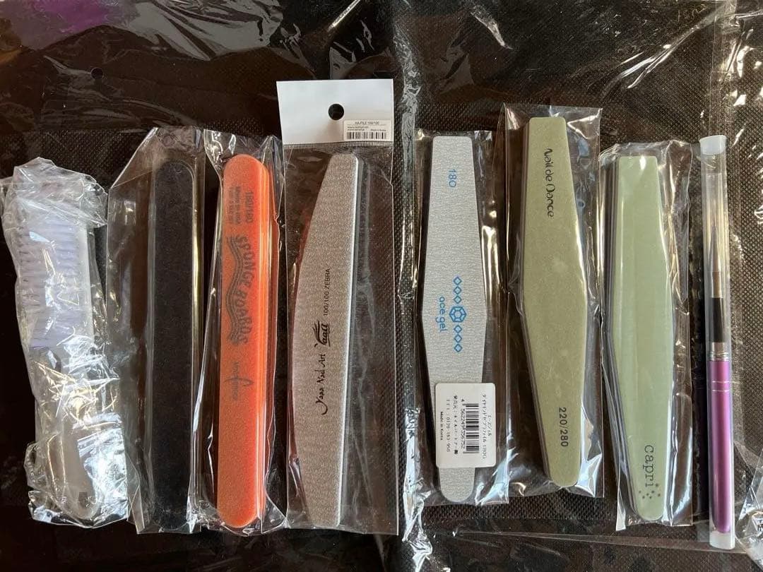 3月18日出品終了　ネイリスト検定3級　2級　セット　筆入とチップのおまけ付き