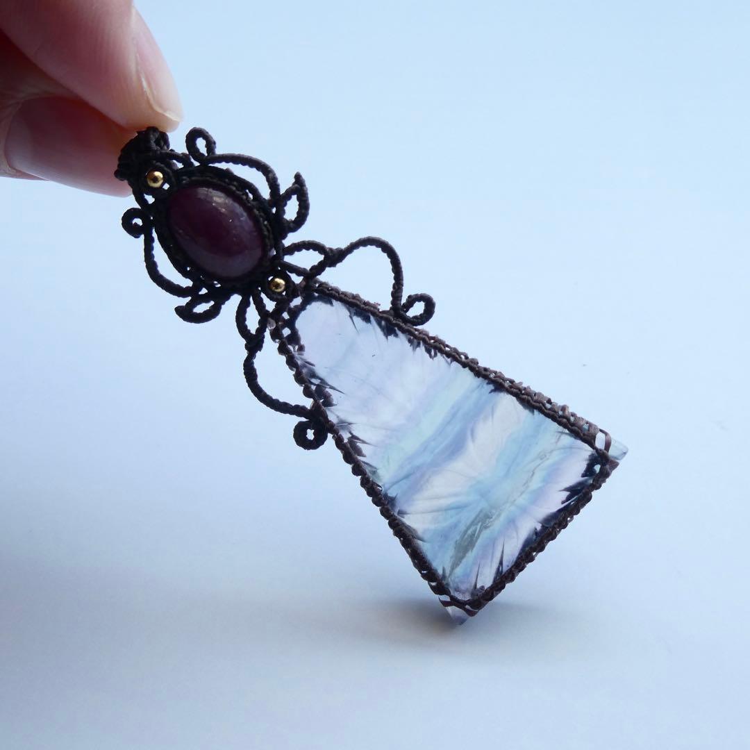 彫刻フローライト・ルビーのマクラメネックレス