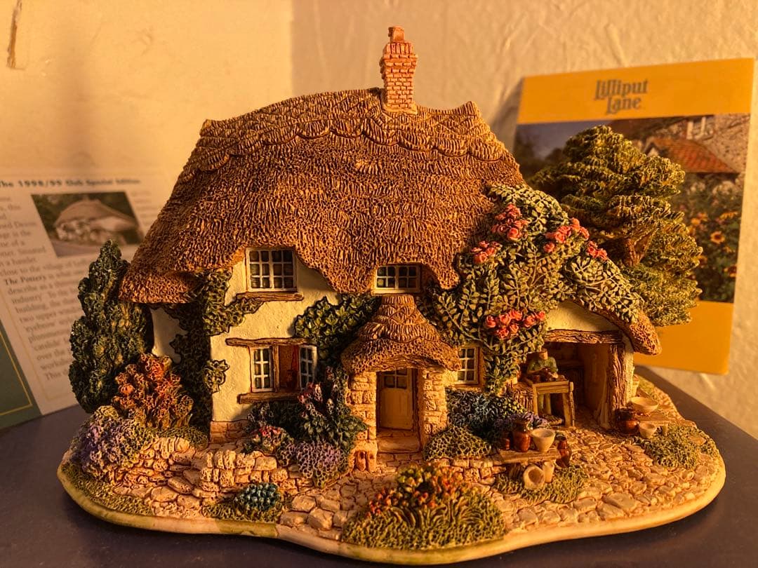 サイン入り ☆ lilliput lane ☆ THE POTTERY 置物